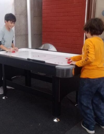Mesa Air Hockey
